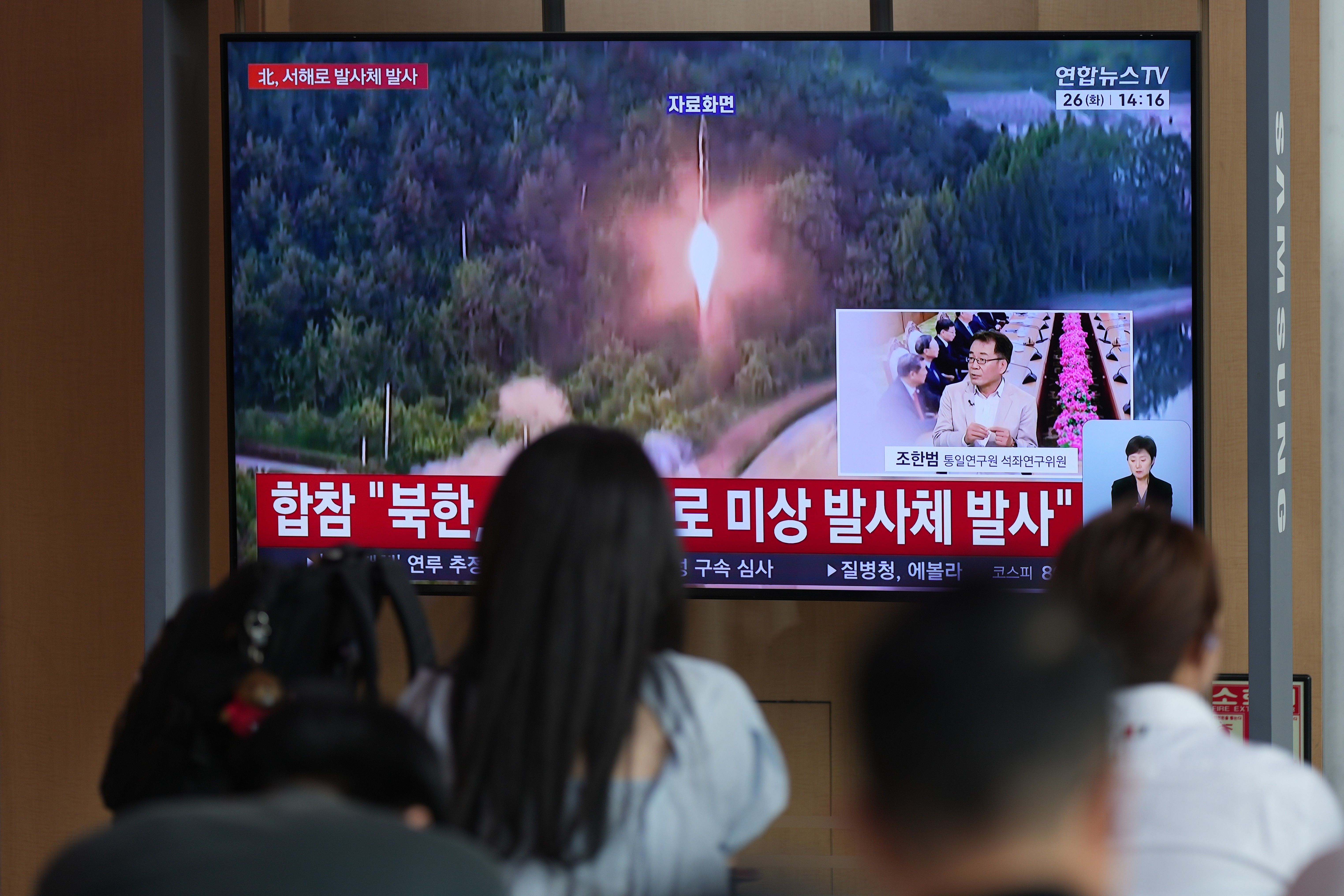 Coreia do Norte lança mísseis sobre o Mar Amarelo