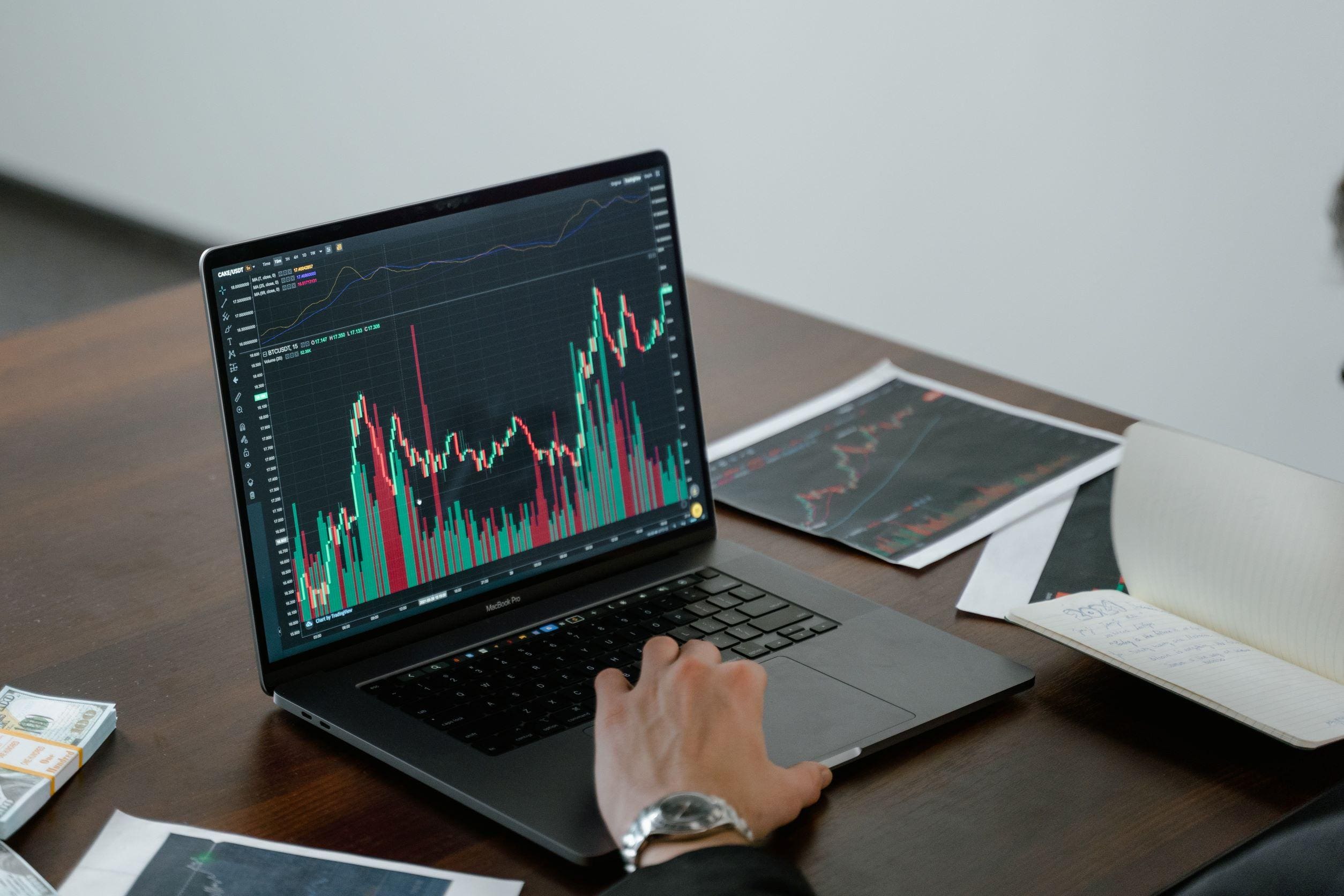 Após rali, 23 ações caem mais de 20% na B3 em um mês