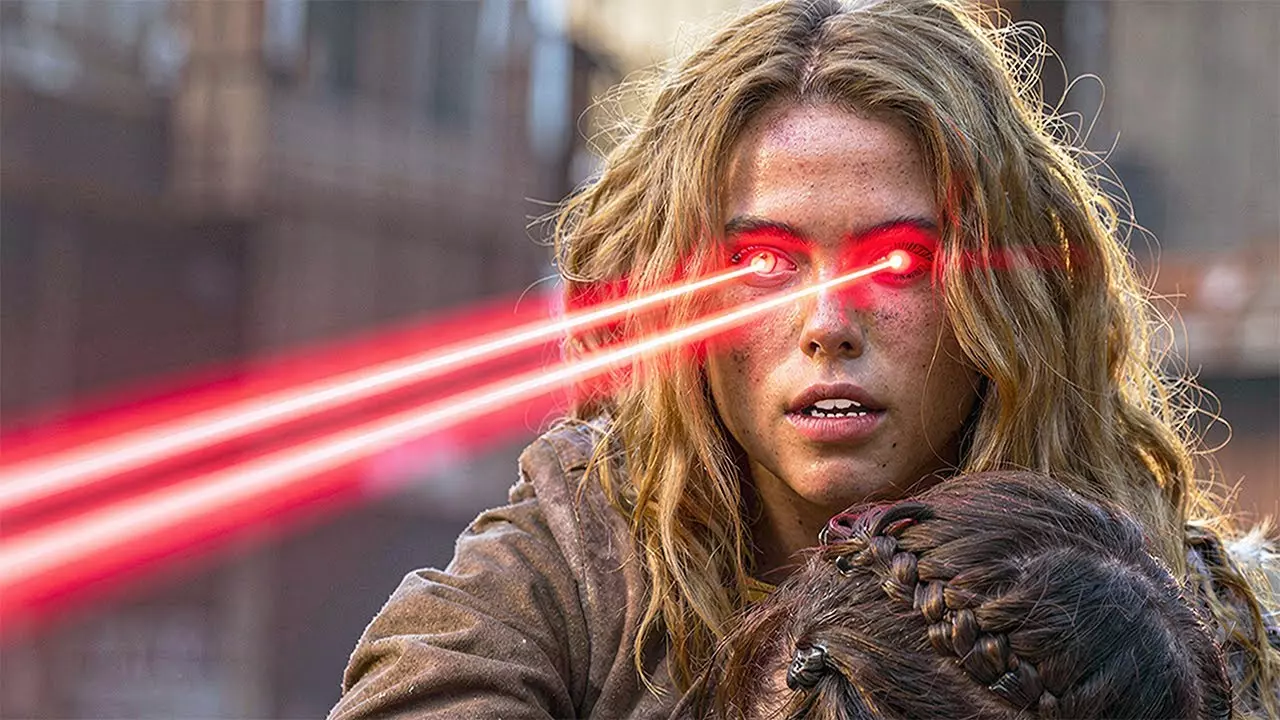 Supergirl surge em nova cena de voo no DCU
