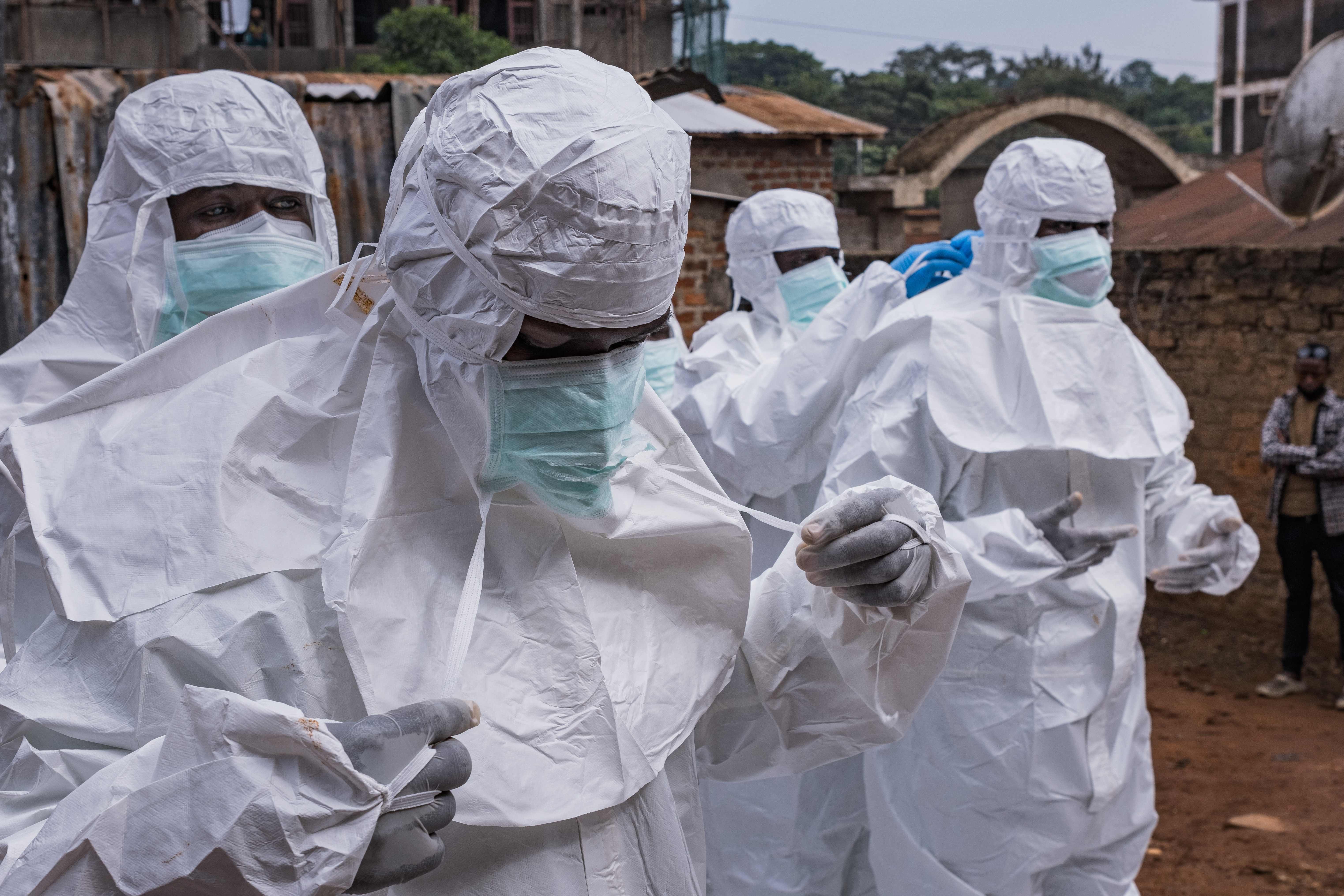 Vacina contra ebola da equipe de Oxford da Covid se aproxima da produção para testes