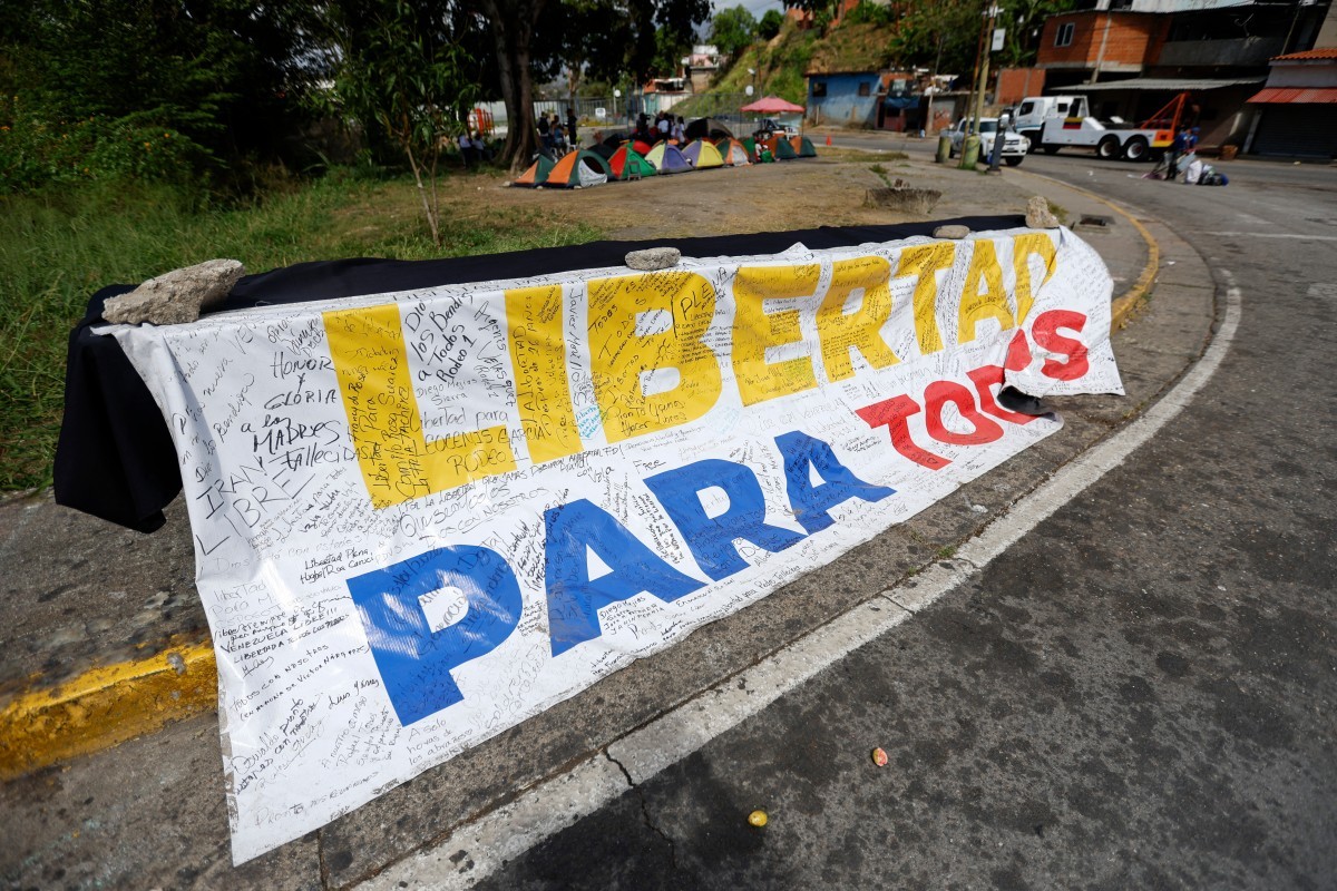 Venezuela liberta oito oficiais militares condenados por 'incitação' contra o governo Maduro