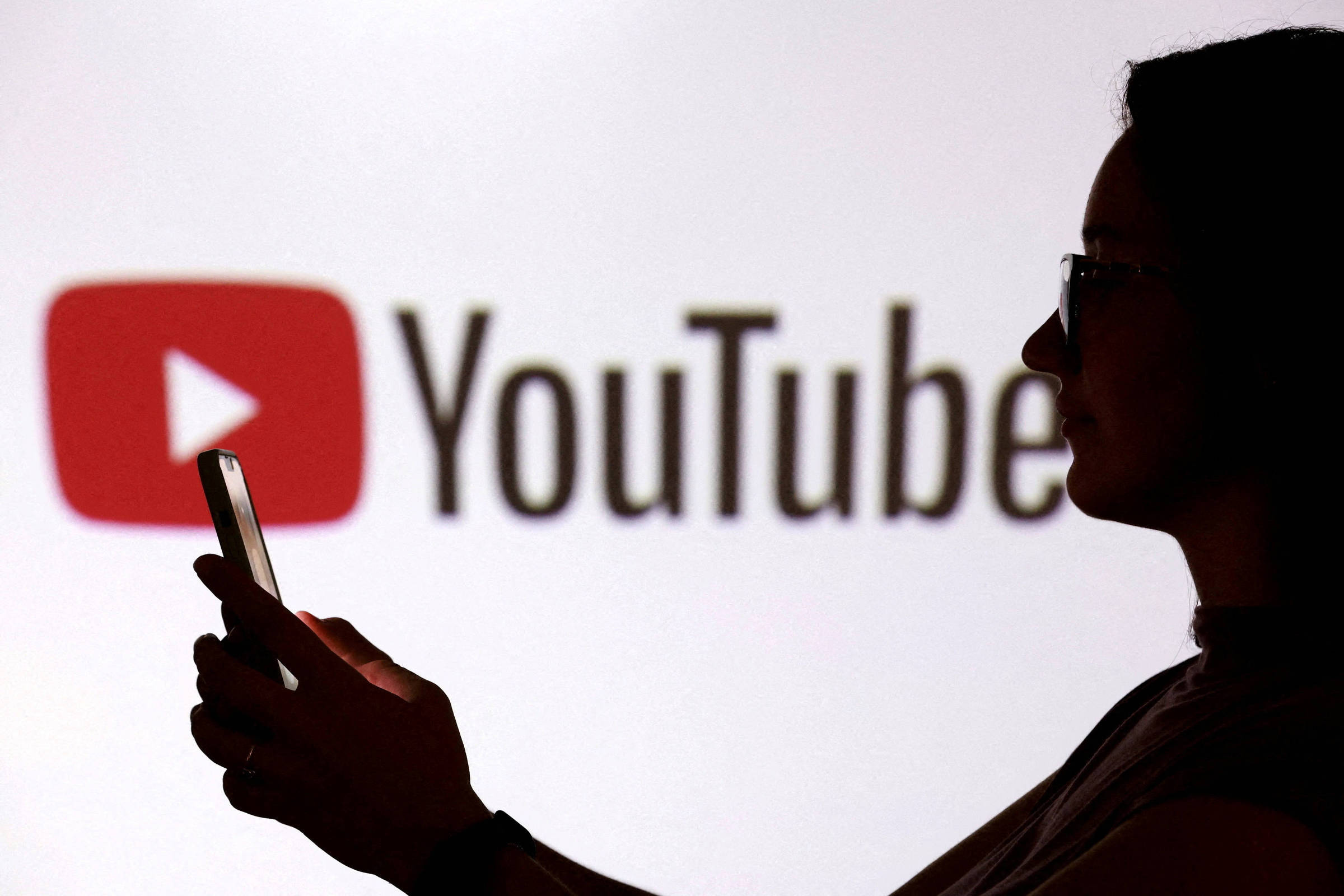 YouTube diz que ampliará detecção de vídeos gerados por IA e adotará rotulagem automática