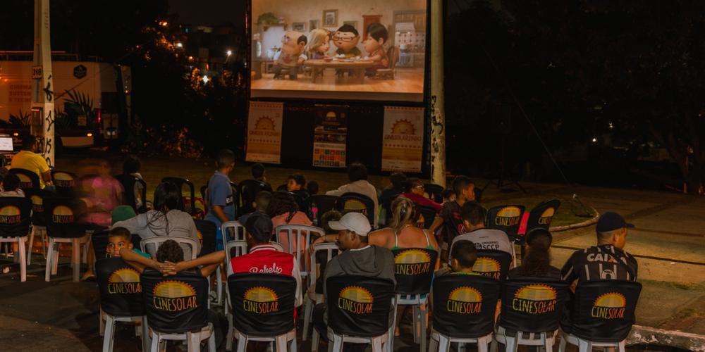 Cinema sob as estrelas tem sessões gratuitas sábado no Parque Oziel