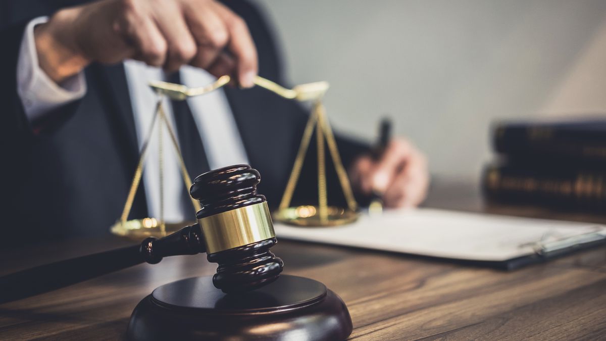 Adeus, advogados: estudo revela crescimento de ações judiciais feitas com IA
