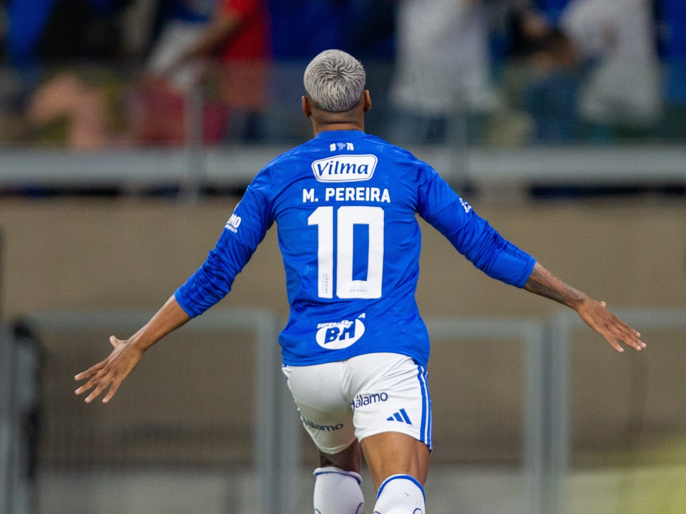 Cruzeiro domina Barcelona-EQU com show de Matheus Pereira e vai às oitavas