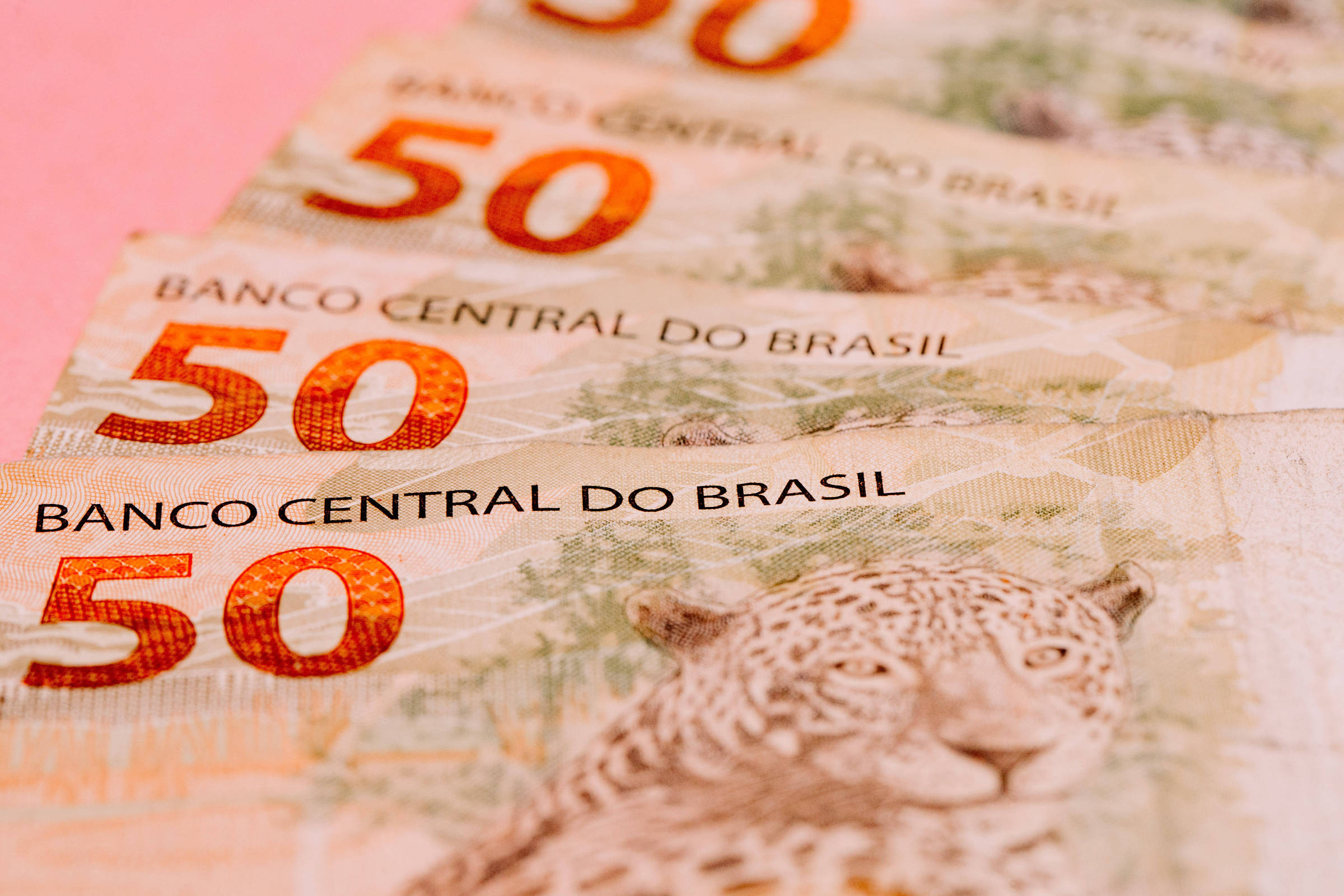Dívida pública bruta do Brasil fica em 80,4% do PIB em abril, aponta BC