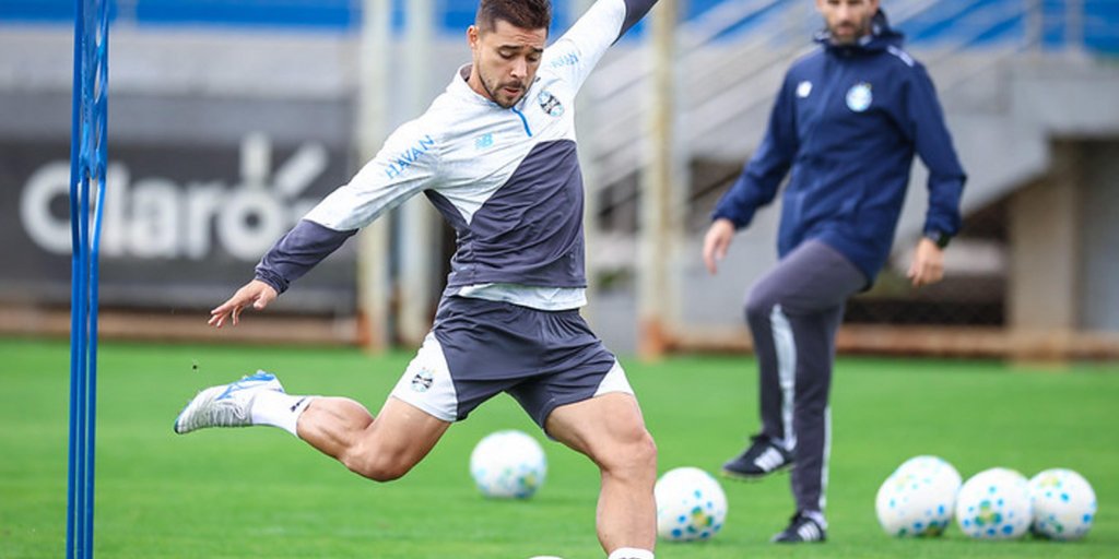 Grêmio “descarta” João Pedro e tem disputa aberta na lateral direita contra o Corinthians
