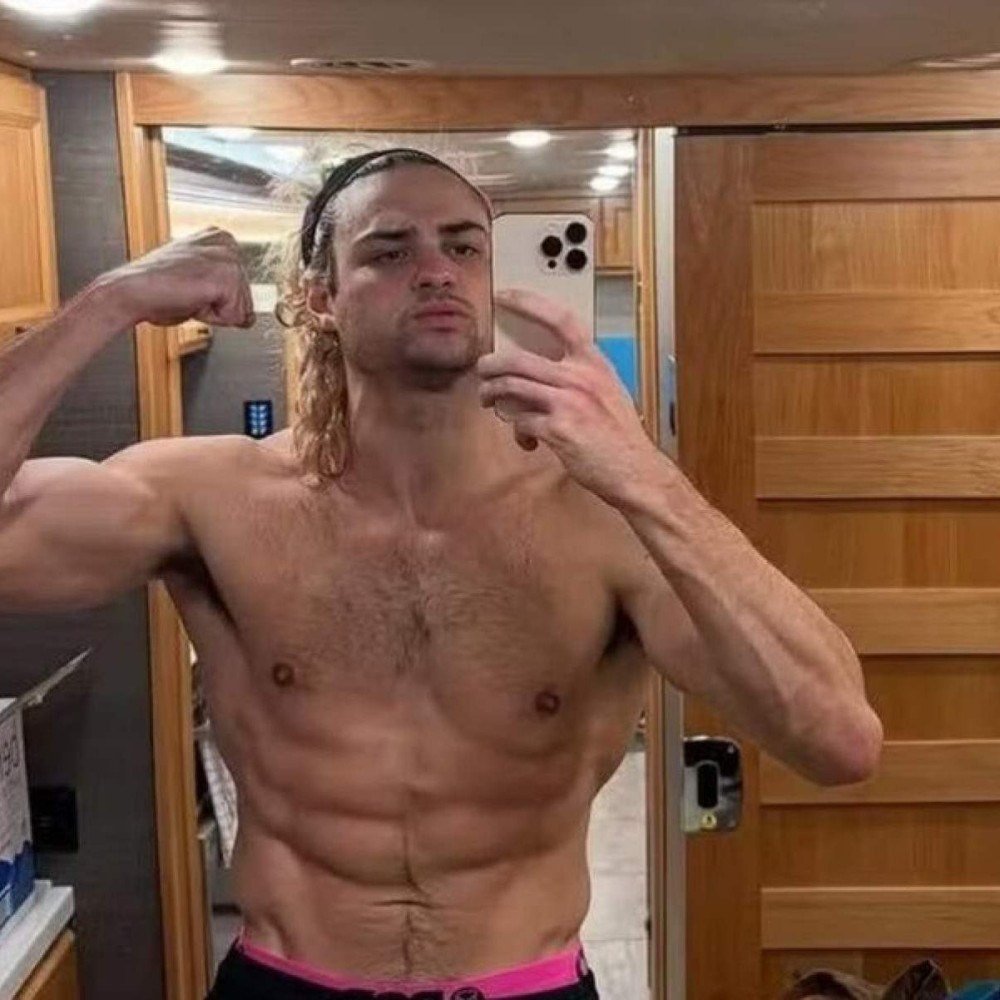 Veja como Noah Centineo transformou o corpo para interpretar Rambo