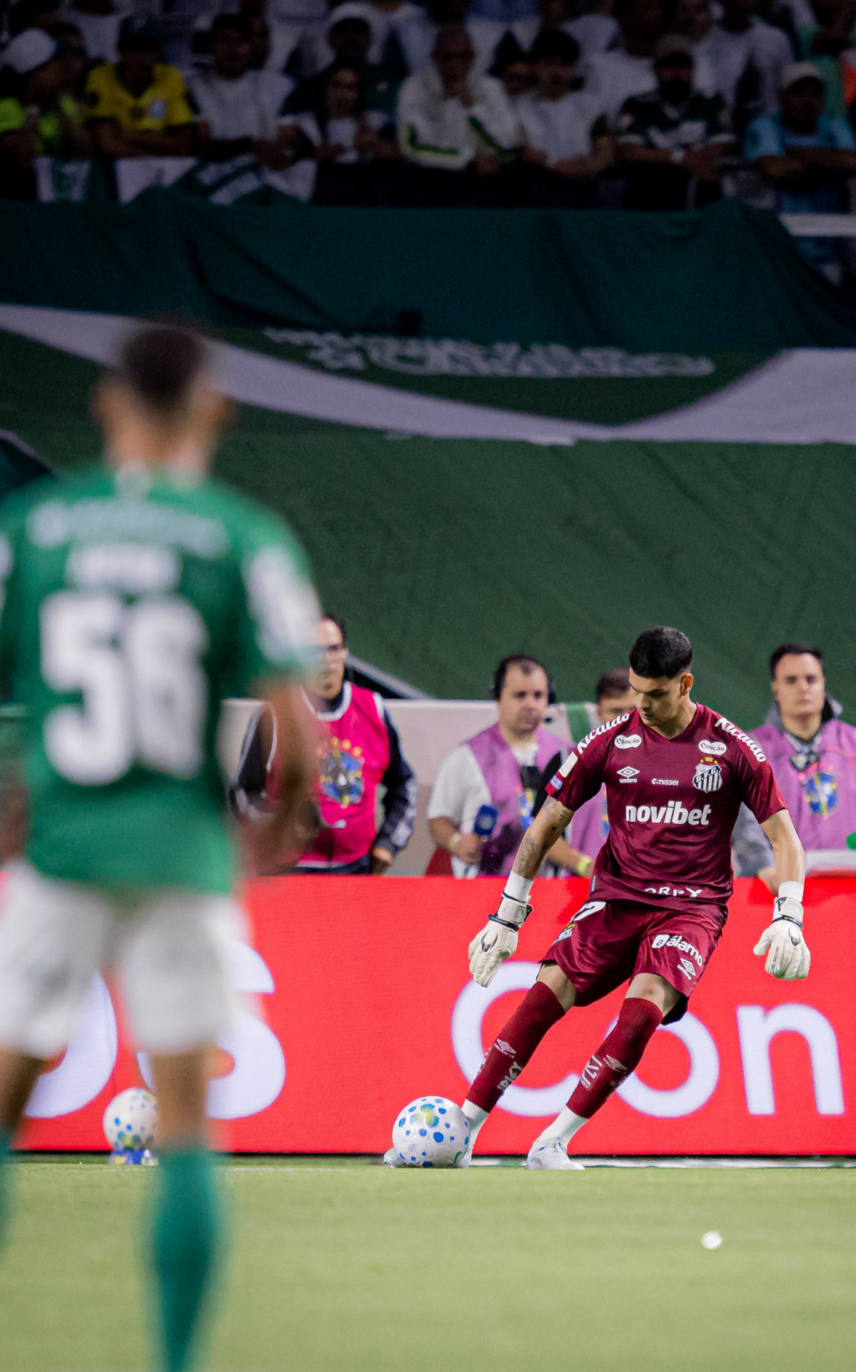 Goleiro de clube da Série A pega quatro jogos de suspensão; entenda