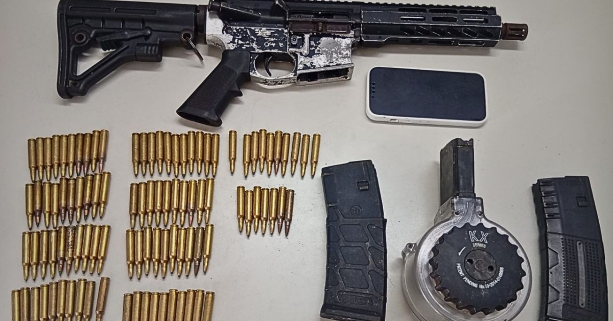PM apreende fuzil e carregador tipo caracol durante operação em Cajazeiras