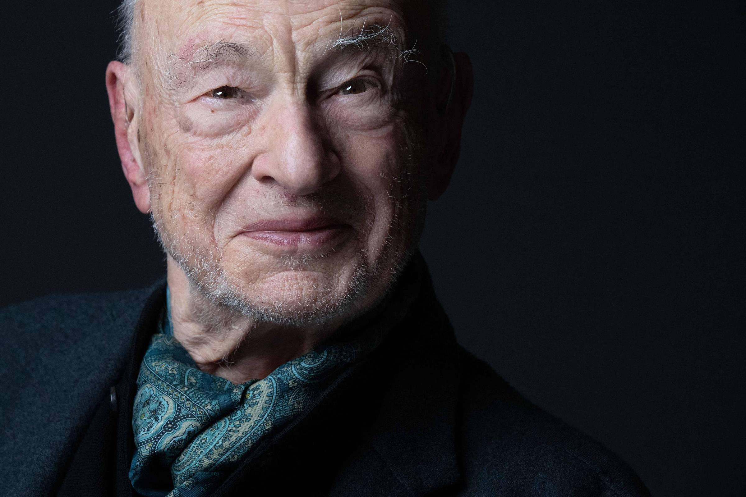 Morre Edgar Morin, importante filósofo francês, aos 104