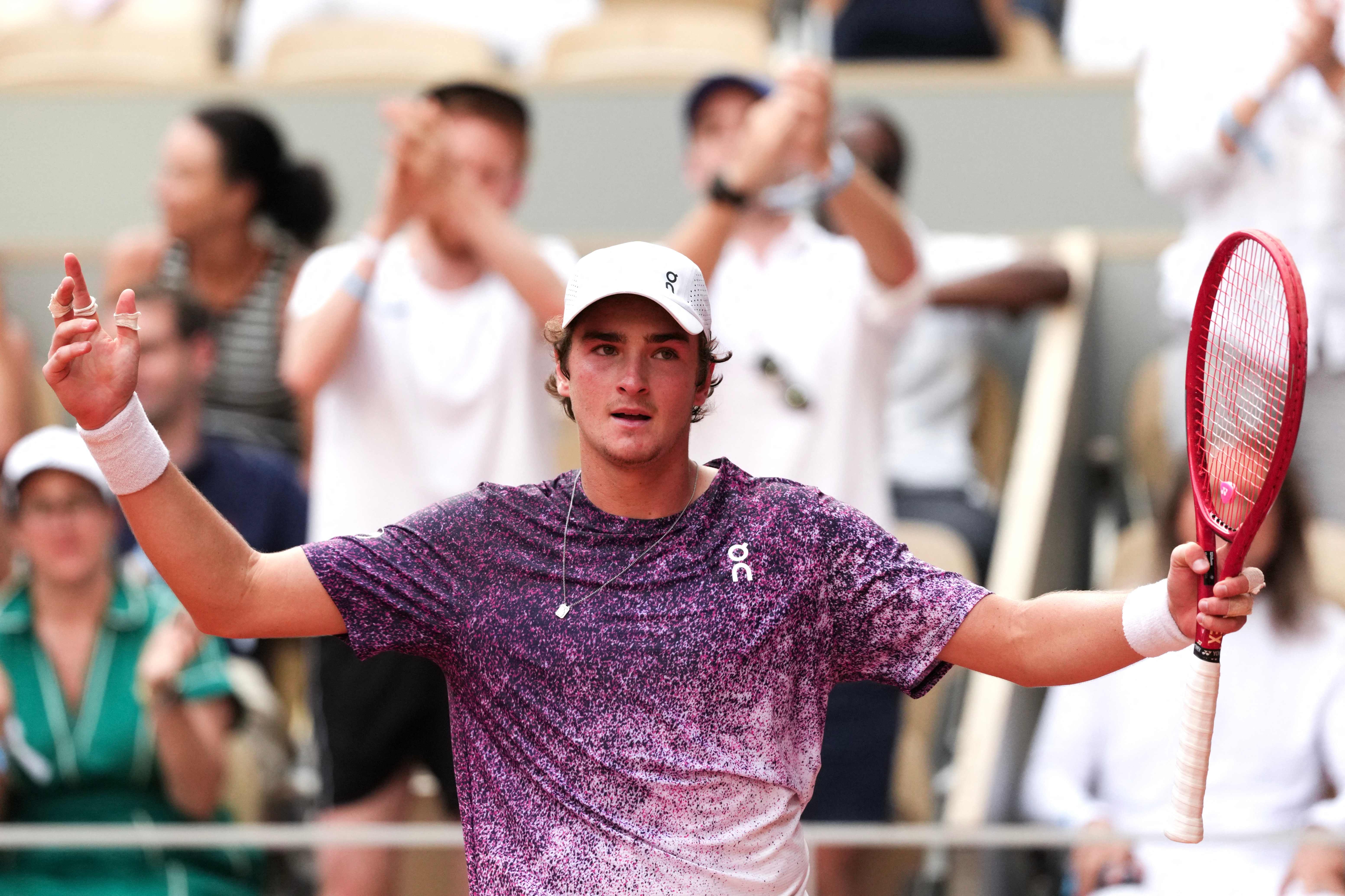 Após vitória sobre Djokovic, confira quando João Fonseca volta às quadras em Roland Garros; veja dia e adversário