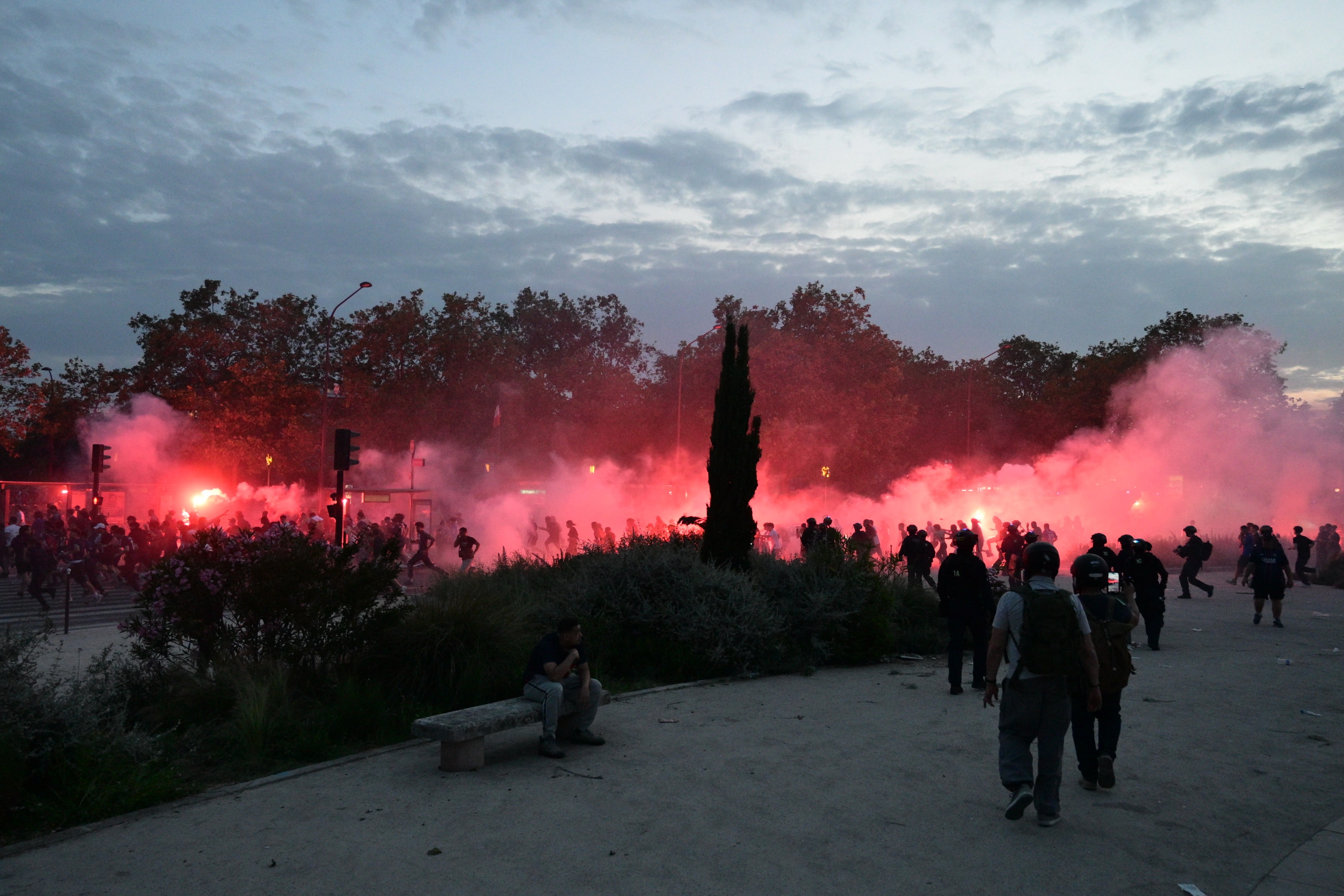 20 pessoas são presas em Paris durante festa pelo título da Champions