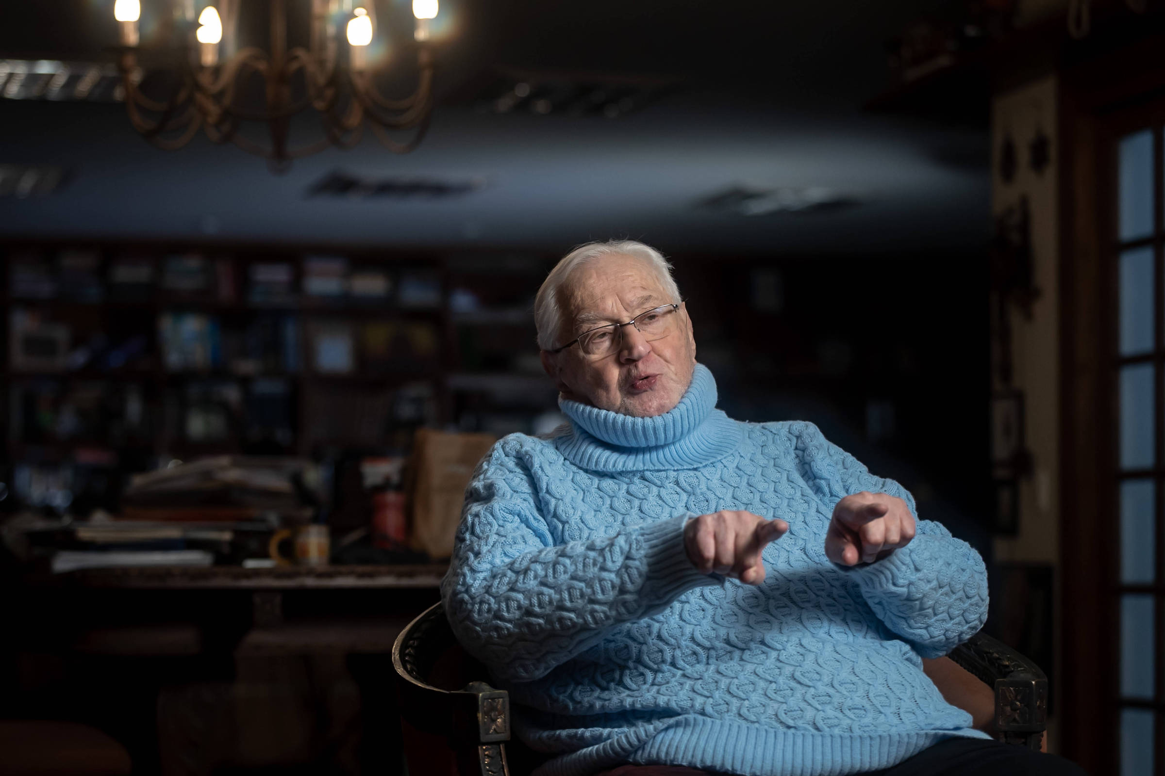 Boris Casoy comemora 70 anos de jornalismo com entusiasmo.