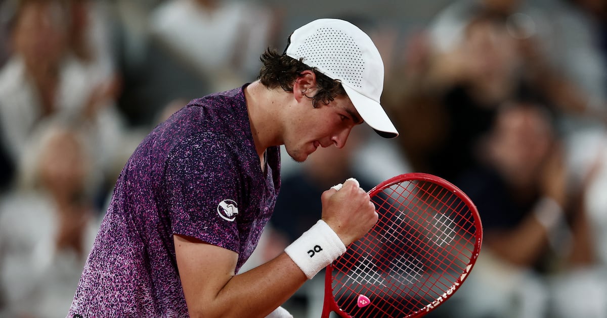 Sob a bênção de Guga, João Fonseca alcança feito inédito em Roland Garros