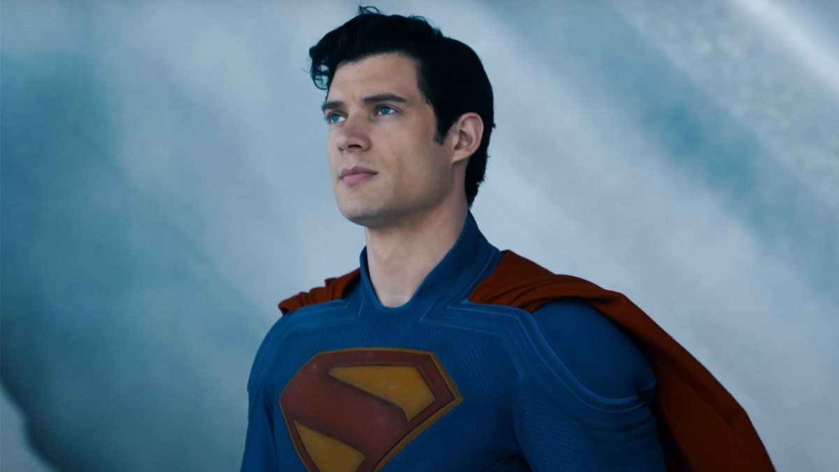 Superman aparece com traje modificado no set do filme Man of Tomorrow, veja