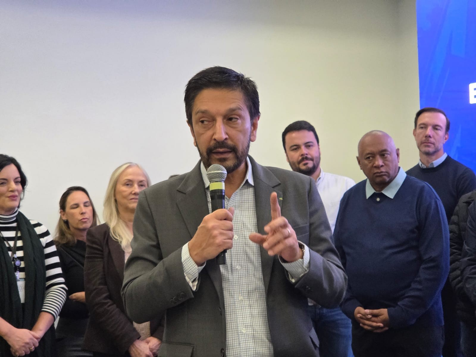 Nunes diz que prefeitura 'não tem nada a ver' com suspeita de uso de verba de wi-fi em filme sobre Bolsonaro