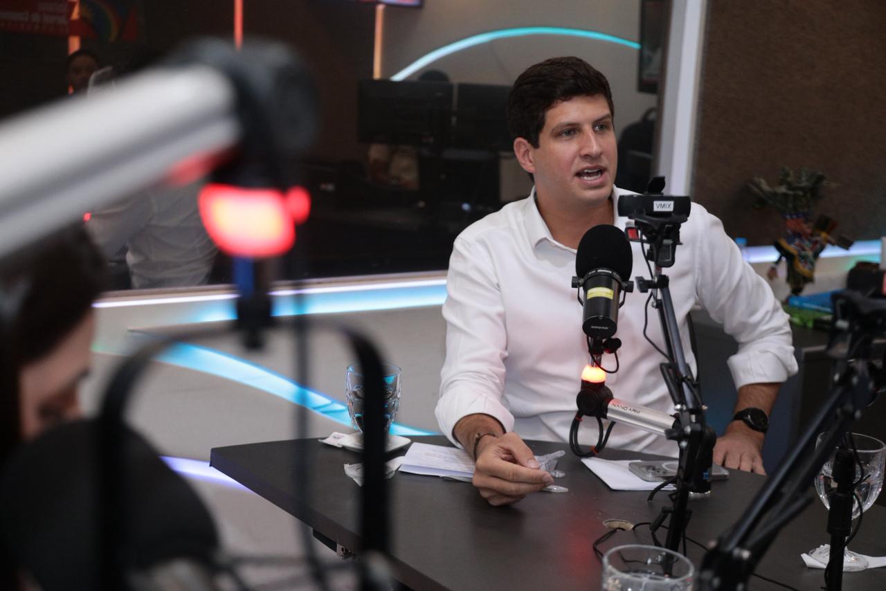 João Campos diz que é alvo de 