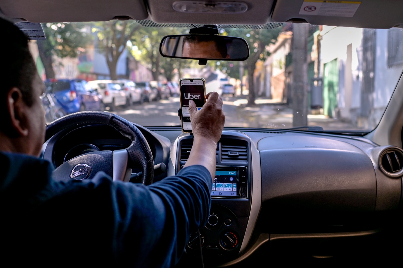 Objetos esquecidos em Uber vão de celulares a barril de chope