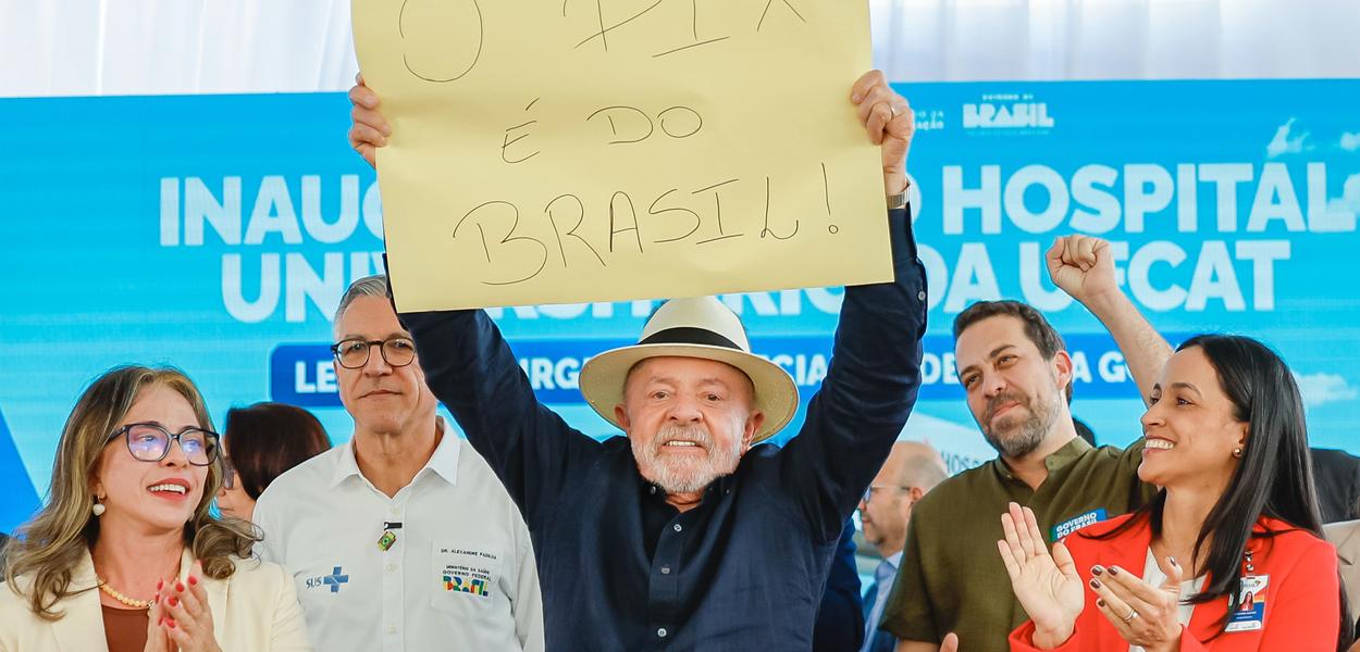 Após Flávio Bolsonaro trair o Brasil e colocar o Pix em risco, Lula pode vencer no primeiro turno, apontam trackings