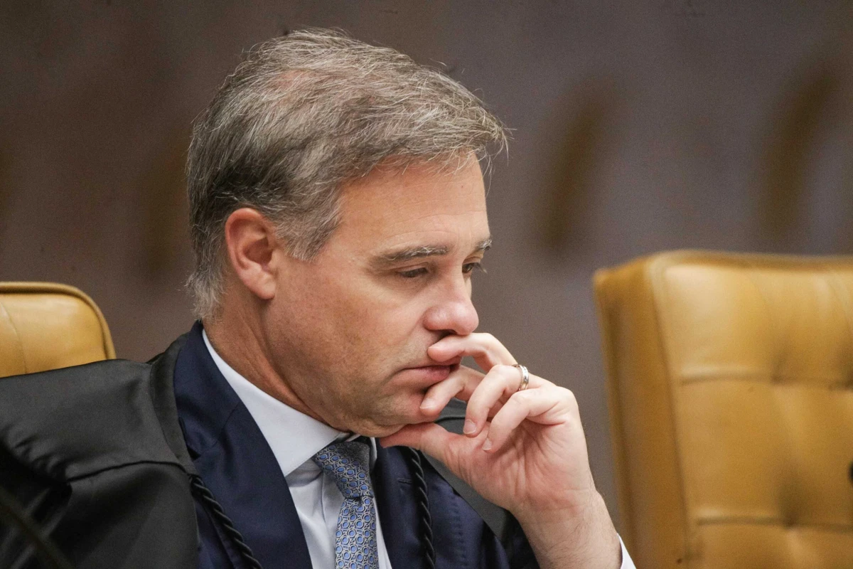 André Mendonça posta vídeo em cima de trio na Marcha para Jesus