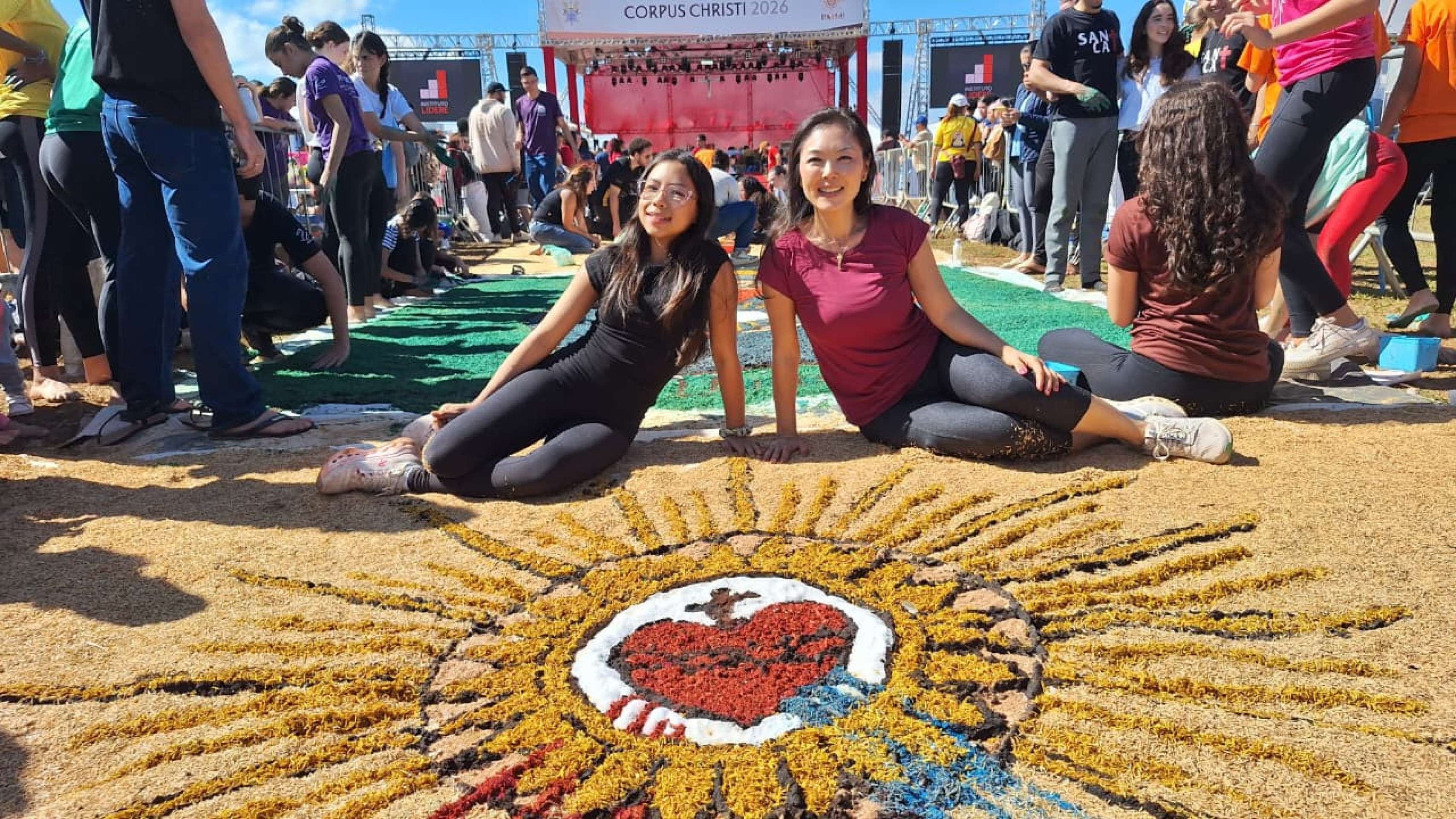 Fé que colore a Esplanada: fiéis madrugam para montar tapete de Corpus Christi