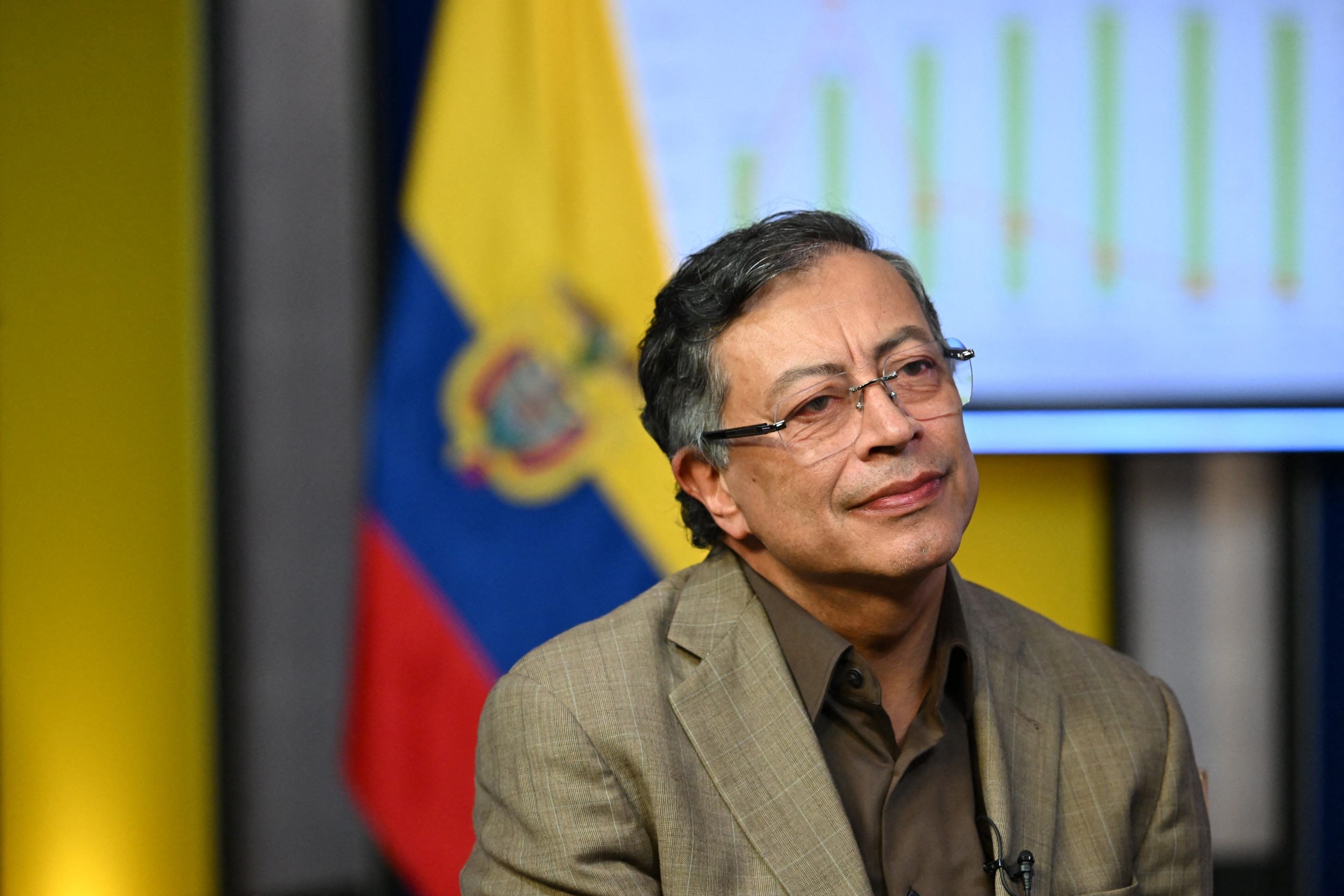 Petro acusa EUA de aliança com narcotráfico após apoio a opositor