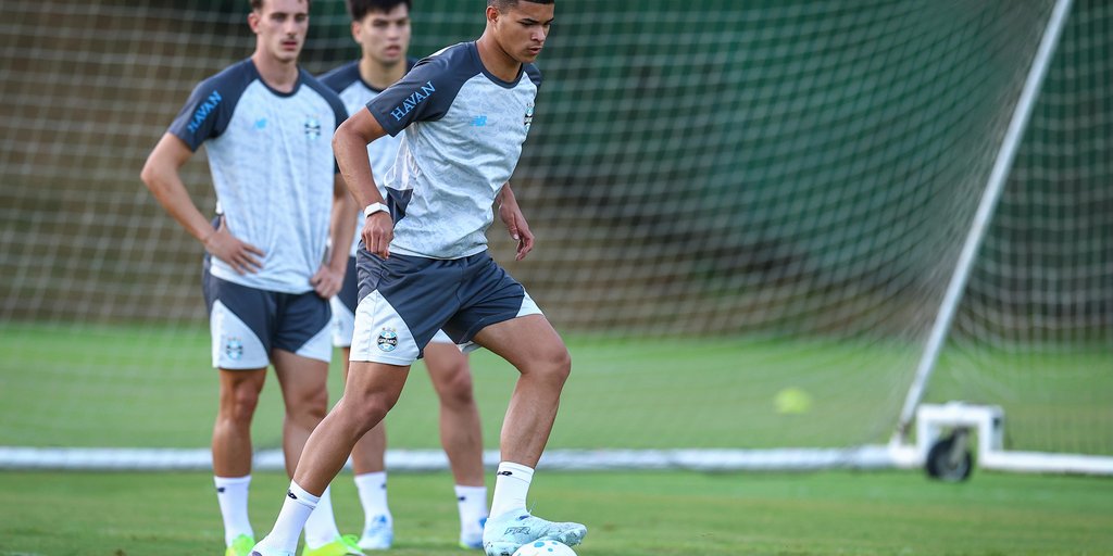Luis Eduardo projeta retorno aos gramados após a Copa e celebra sequência no Grêmio: "Passa um filme na cabeça"