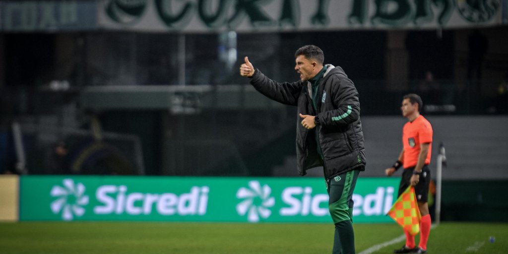 "Nós cometemos erros que foram fatais", afirma técnico do Juventude após derrota na Série B