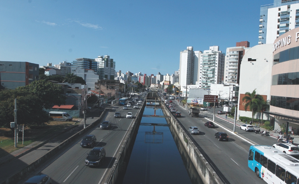 Travessia de cinco minutos em novo corredor viário em Vila Velha