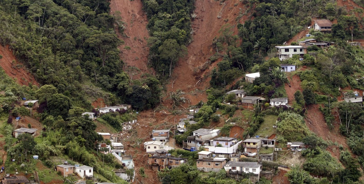 Especialistas fazem simulações sobre o Super El Niño, fenômeno que assusta quem viveu tragédia com 900 mortos na serra