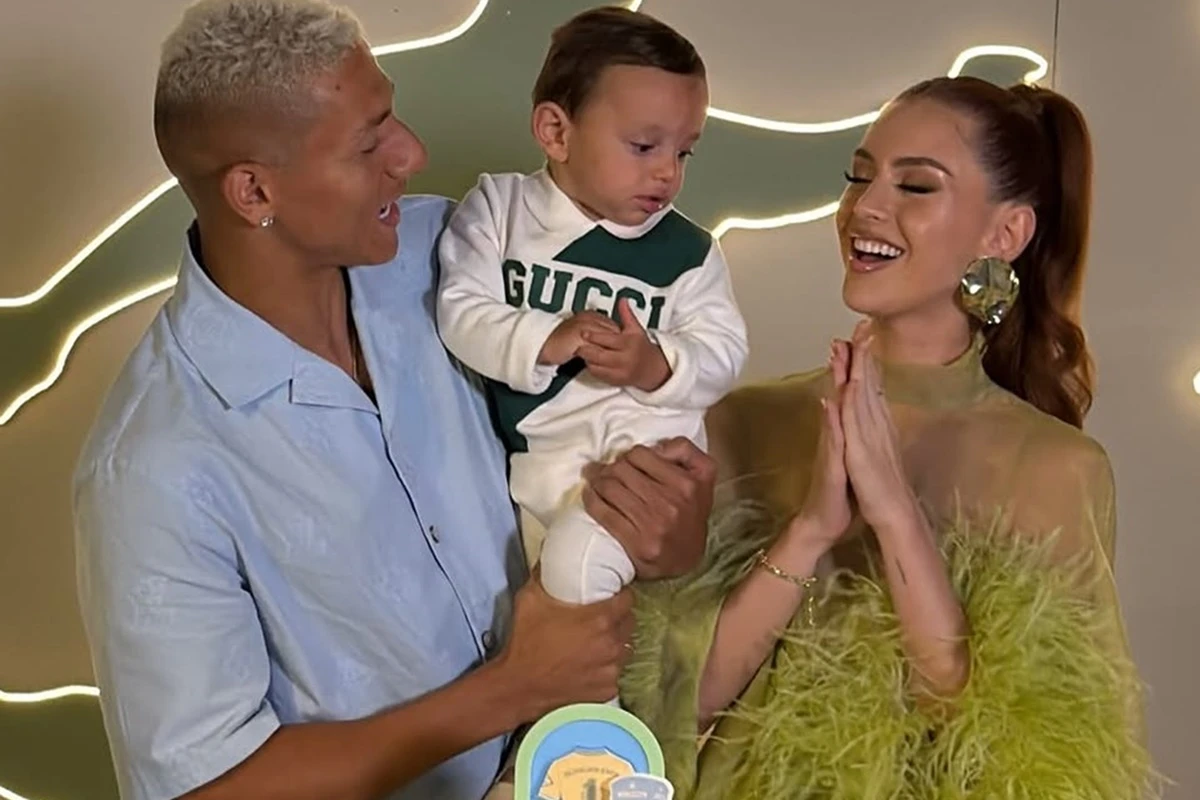 Richarlison causa polêmica ao rebater críticas ao nome do filho