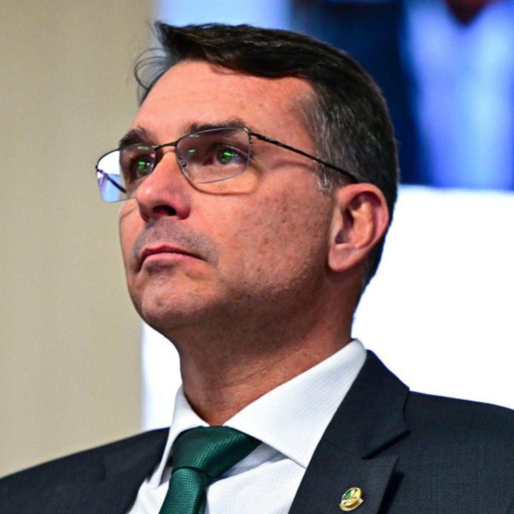 Flávio Bolsonaro sobre veto à carne: ‘Problema do Lula que vou resolver’