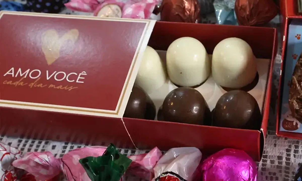 Chocolate e joias são as opções mais caras de presentes para Dia dos Namorados