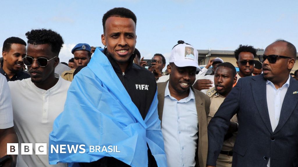 Copa do Mundo de 2026: barrado nos EUA, 'melhor árbitro da África' é recebido como herói na Somália