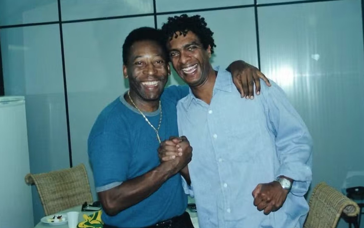 Hélio de La Peña cria documentário com três episódios para defender mil gols de Pelé, refutados pela FIFA