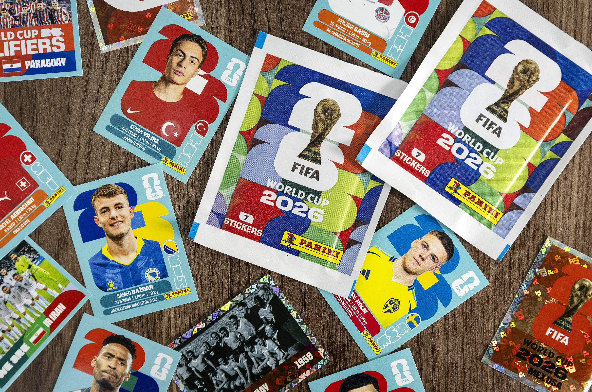 Prefeitura de São Paulo faz distribuição gratuita de álbuns e figurinhas da Copa