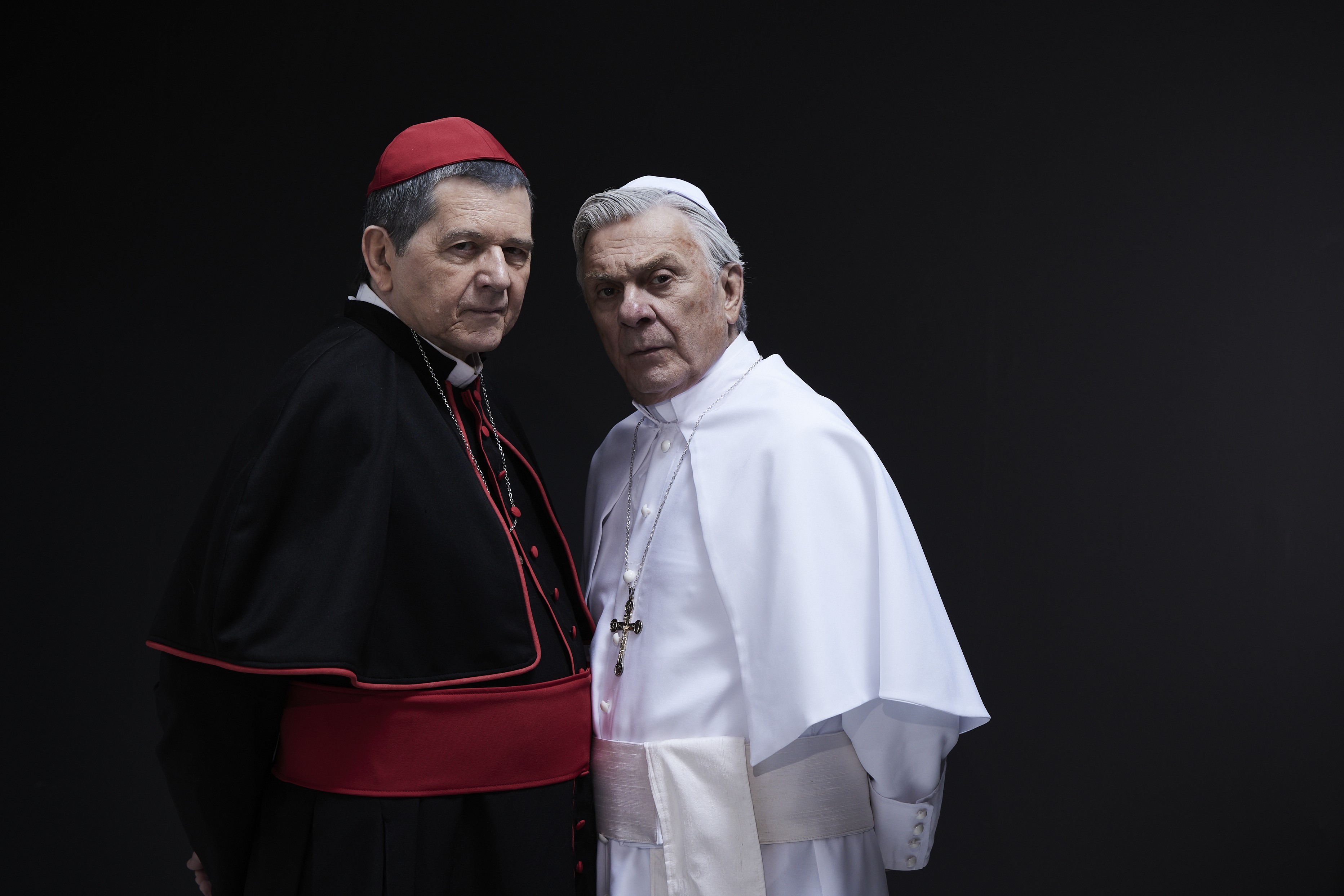 'Dois Papas' chega ao Rio com Celso Frateschi e Zécarlos Machado: 'texto reflete sobre o mundo polarizado em que vivemos'