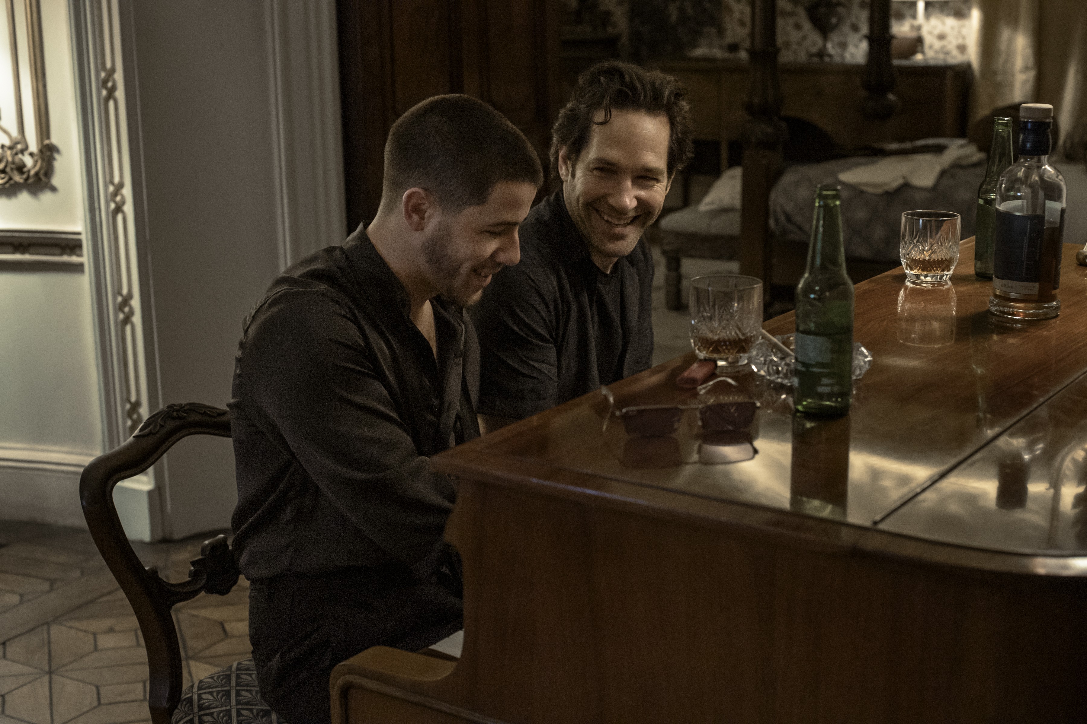 ‘Hit para dois’, com Paul Rudd e Nick Jonas (dos Jonas Brothers), conta história agridoce sobre traição no mundo pop