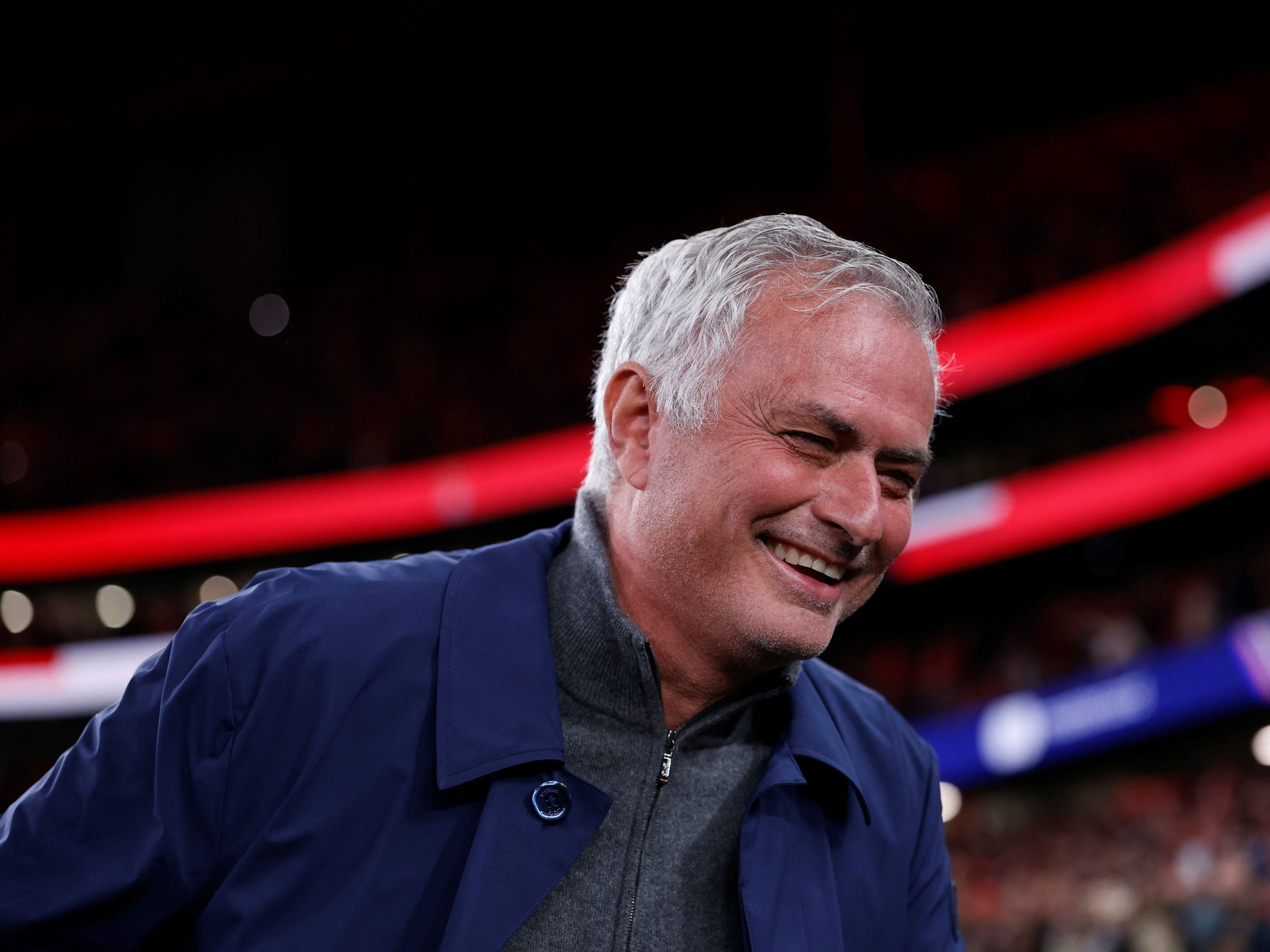 Real Madrid oficializa contratação de Mourinho por quase R$ 90 milhões