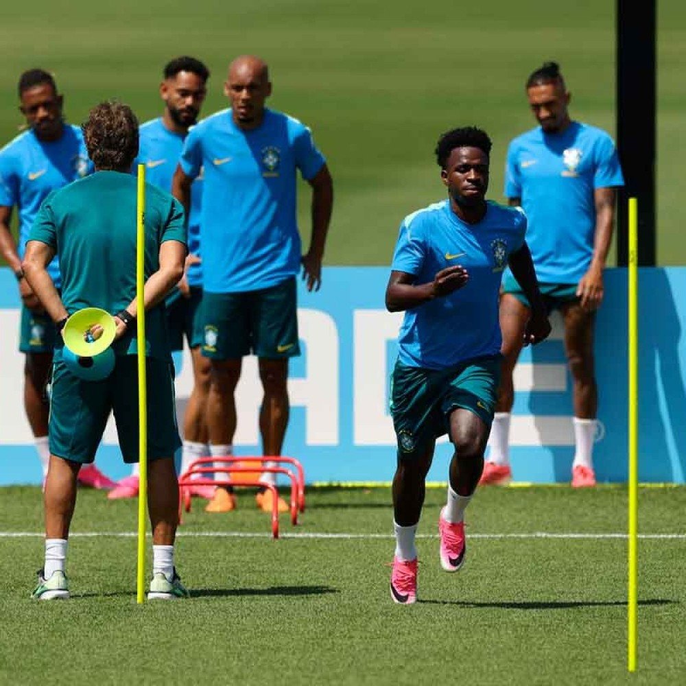 Brasil estreia com a cabeça no hexa