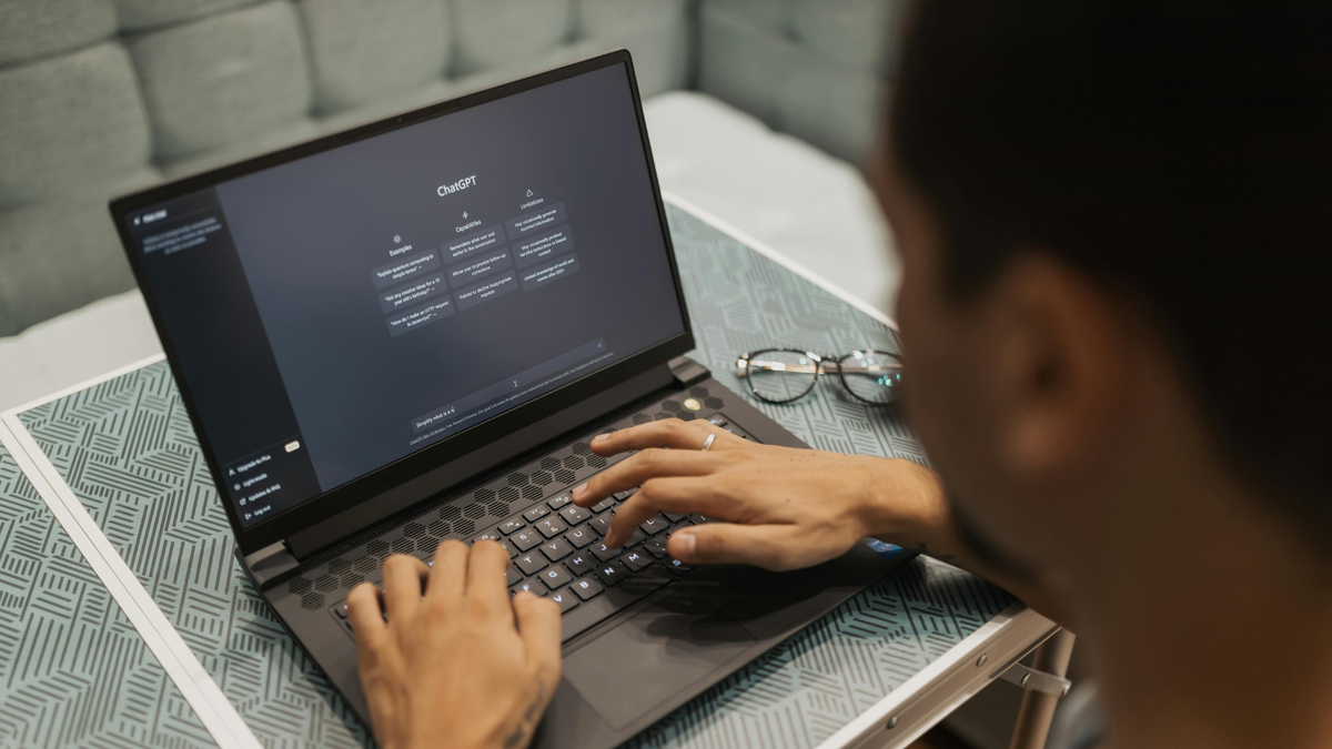 Anotações bagunçadas? Veja 10 prompts para criar textos claros
