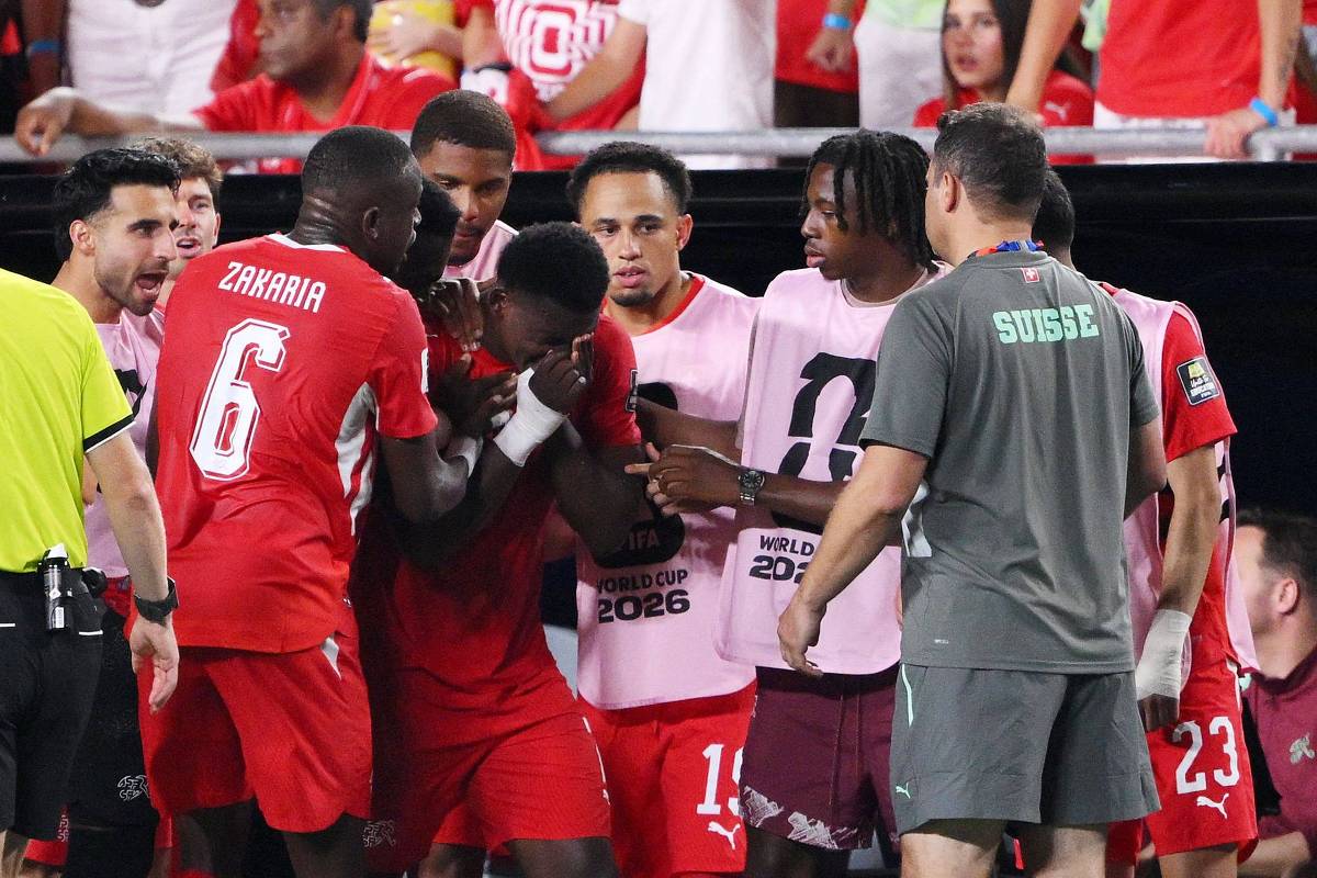 Técnico da Suíça critica regra 'inaceitável' do VAR após derrota para Argentina nas quartas da Copa