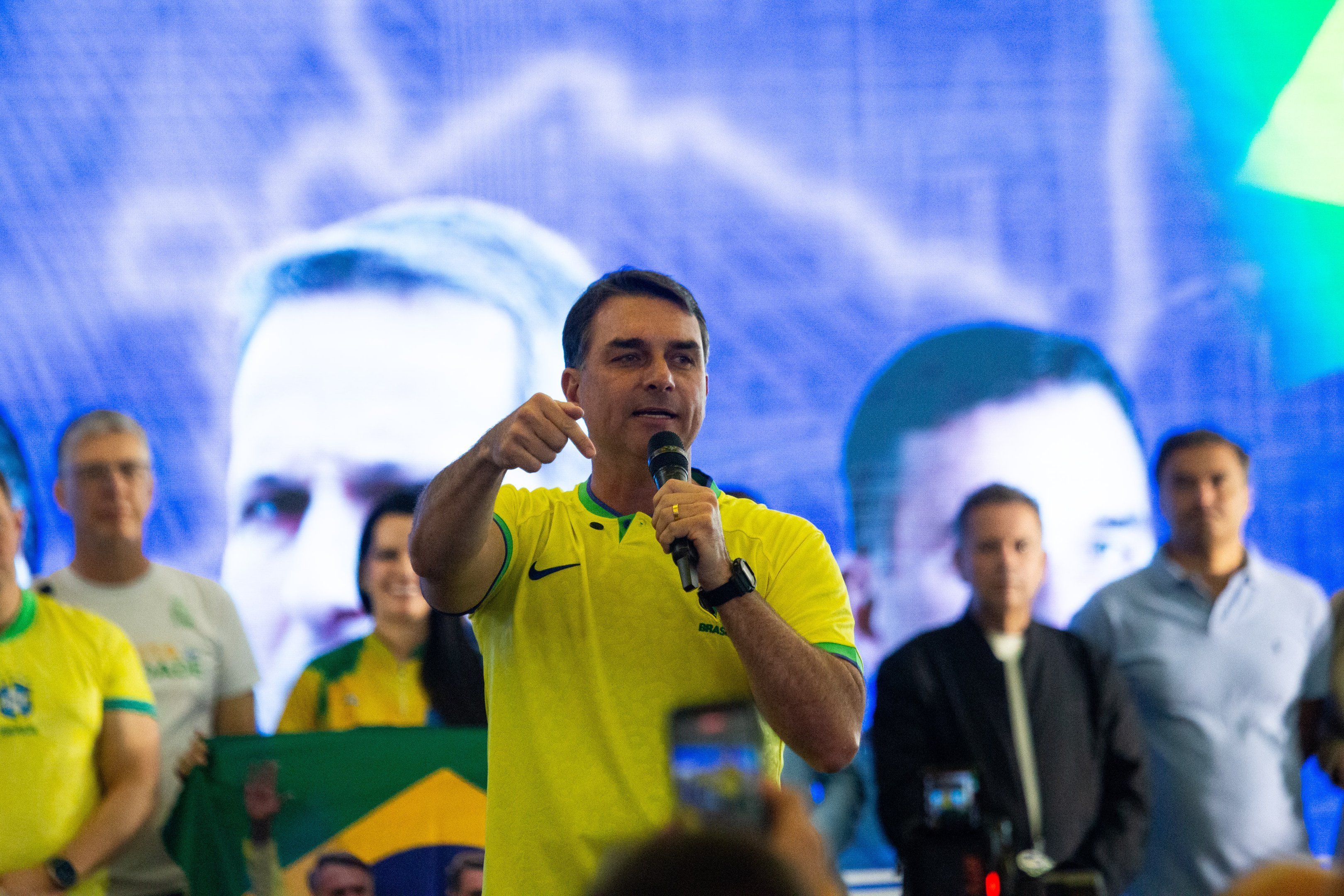 A candidatura de Flávio Bolsonaro entrou em regime de tutela