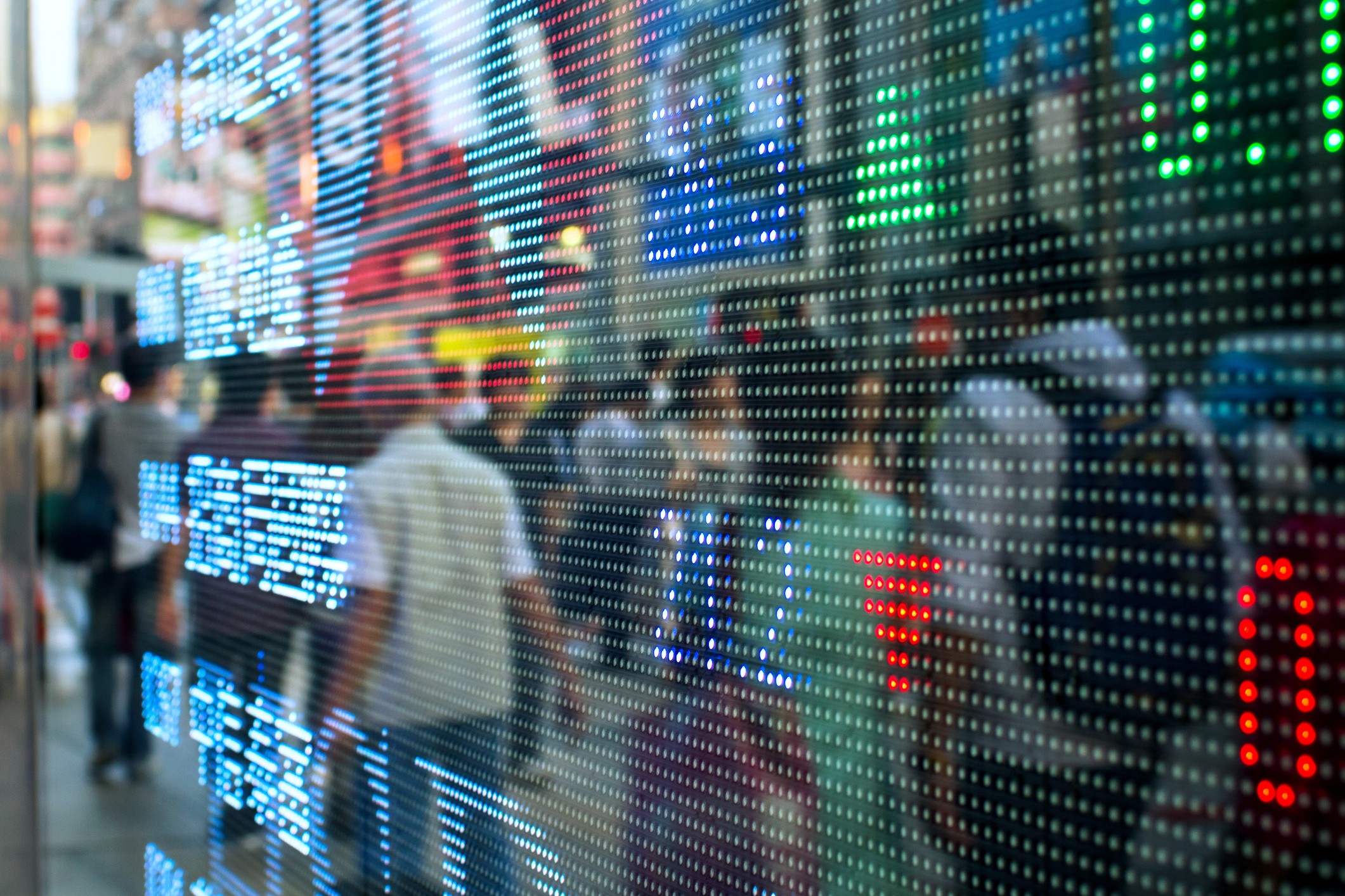 Ibovespa fecha em alta com dados de inflação abaixo do esperado nos EUA; dólar cai a R$ 5,08
