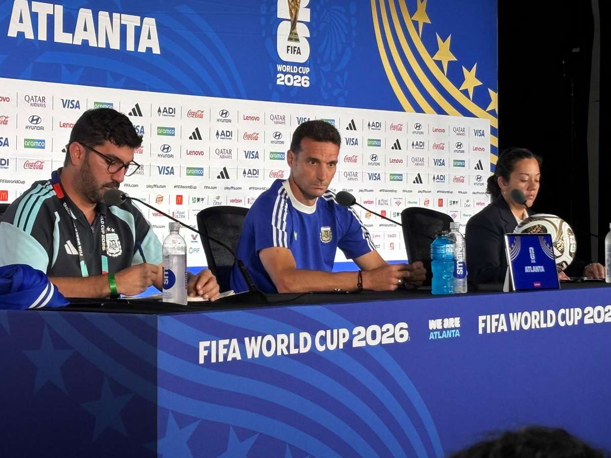 Técnico da Argentina se esquiva sobre gol de mão de Maradona contra a Inglaterra e dá bronca em repórter: 'não estava aqui?'