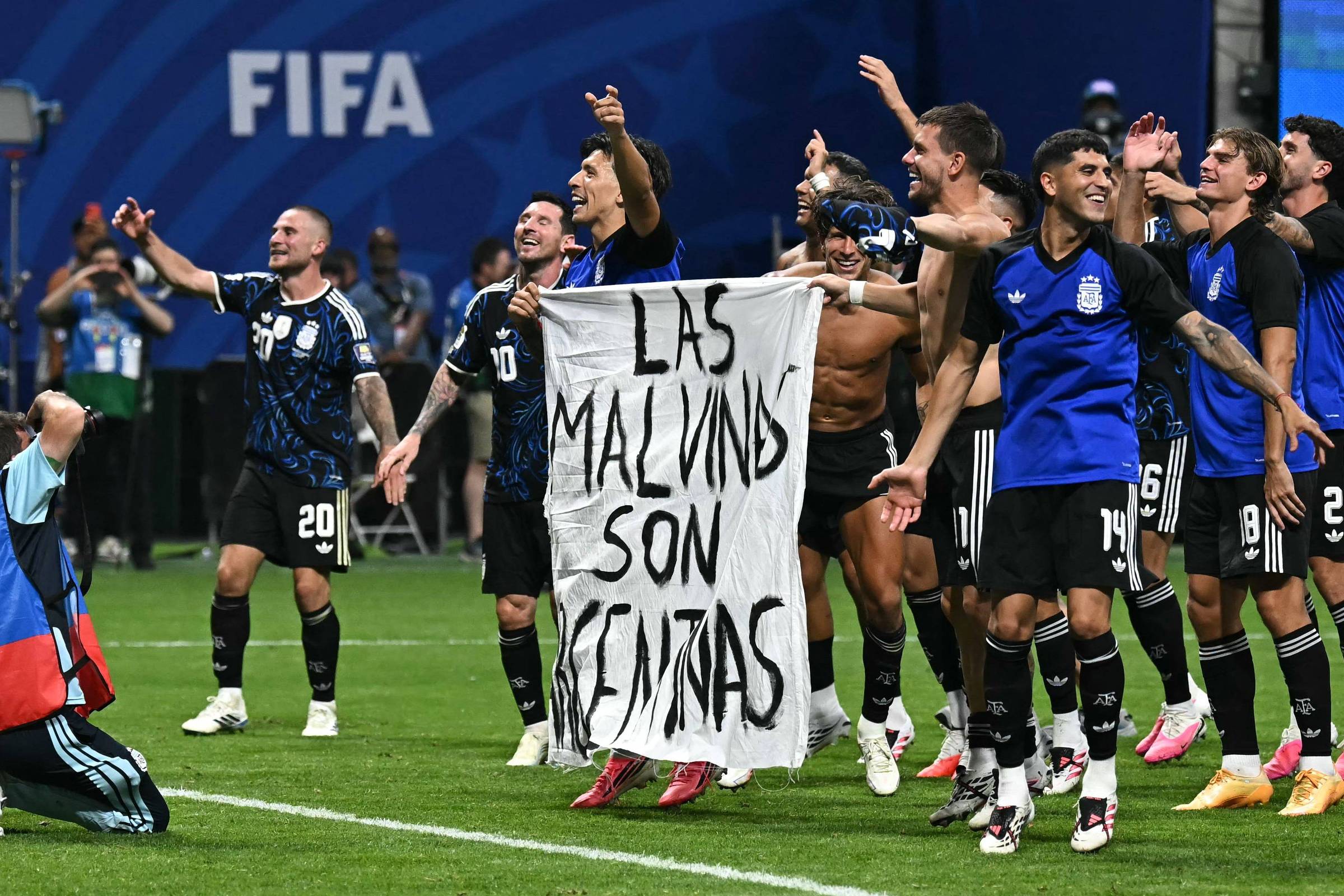 Copa:Argentinos mostram faixa 'As Malvinas são argentinas'