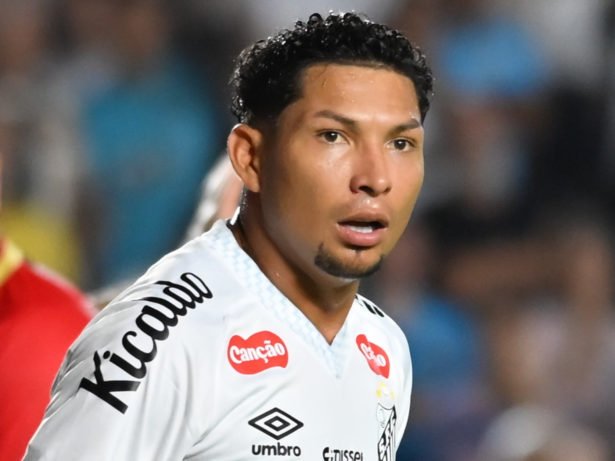 Sob jejum de 5 meses, Rony é aposta de Cuca para ataque do Santos no Rio