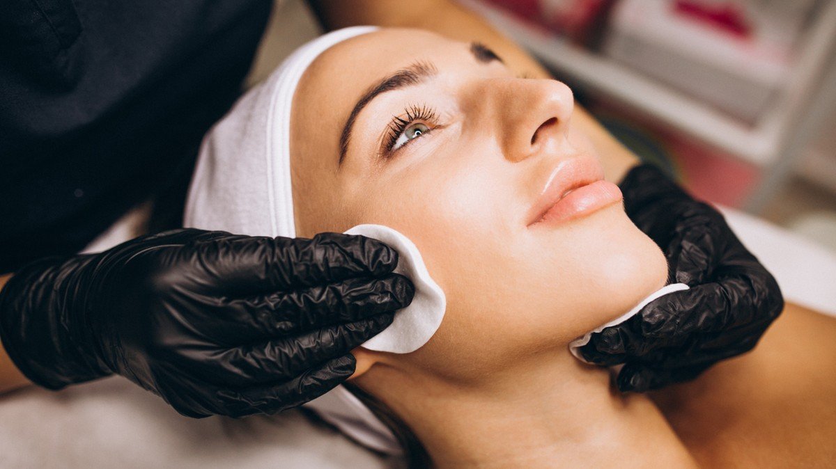 Dermaplaning viraliza após vídeo de Virginia Fonseca; entenda riscos
