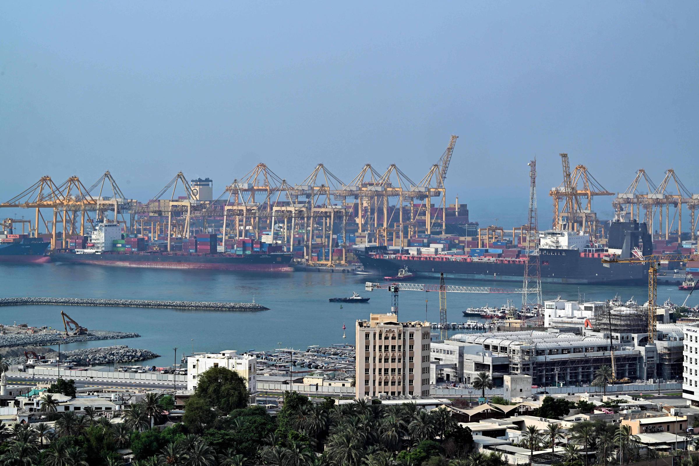 Reservas de petróleo no limite, setor de energia em alerta com escalada da guerra no Irã.